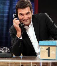Per è stato uno dei volti più amati della rai. Max Giusti Torna Su Rai1 Con Affari Tuoi E La Novit Del Pacco Matto Digital News