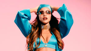 Emilia Mernes sufrió un imprevisto con su vestuario y casi termina desnuda