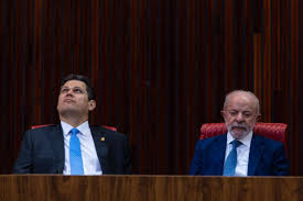 Alcolumbre rejeita convite para ir a evento com Lula no Planalto