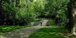 The oak leaf trail consists of 90+ miles of bike trail that completely circle milwaukee county, with numerous spurs. Estabrook Park Travel Wisconsin