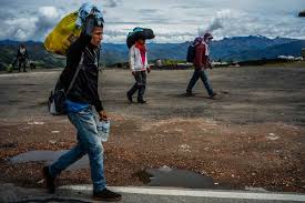 The venezuelan population in colombia is estimated at 2,250,000, due to political instability, corruption and crime previously colombians had emigrated to venezuela due to political unrest. Colombia Grants Legal Status To 1 7 Million Venezuelan Migrants The New York Times