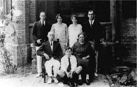 Eric Liddell The Flying Scotsman Top Left With Family In China Summer 1925 Eric Liddell Sports Stars Olympic Games