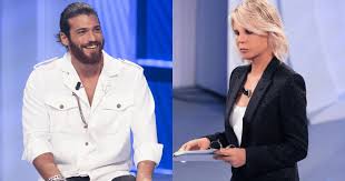Can Yaman stasera a C'è posta per te dopo l'arresto: cosa succede