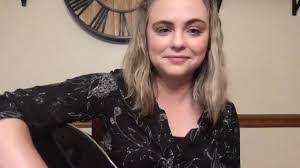 Tabitha Broeker's Instagram, Twitter & Facebook