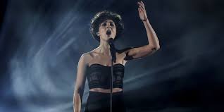 Gagnant de l'édition 2015, le chanteur suédois s'est produit ce samedi soir à l'occasion de c'est une tradition de l'eurovision: 8w2xgygkccaxfm