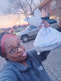 i love a house friend🤣🤣🤣 just come eat w me and get DRUNK😂😂