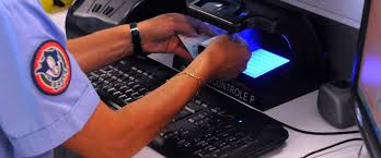 L'allongement de 5 ans pour les cartes d'identité concerne les cartes valables 10 ans à l'origine et qui ont été délivrées à des personnes majeures entre le 2 janvier 2004 et le 31 décembre 2013. Montauban Carte D Identite Meme Perimee Elle Reste Valide Encore 5 Ans Et Peut Remplacer Le Passeport Pour Voyager Ladepeche Fr