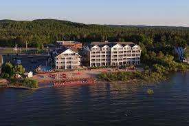 We are located off u.s. Cherry Tree Inn And Suites Ab 139 1 5 5 Bewertungen Fotos Preisvergleich Traverse City Mi Tripadvisor