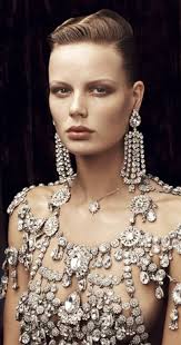 Set of 3 ceramic jewelry holders. Great condition. Cash only. Pick up only.