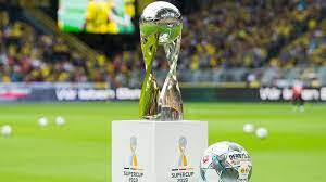 W grze o to trofeum są zawodnicy borussii dortmund i bayernu monachium. 77wujld64y8ubm