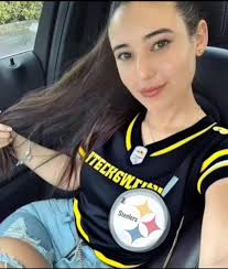 Some Steelers' executives are “comfortable” with QB Justin Fields returning  as their starting QB, per @jfowlerespn. Steelers' president Art Rooney said  earlier this week that they'll “probably” retain one of their two