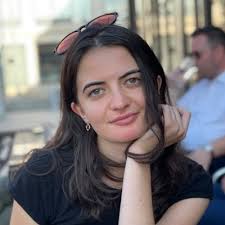 Maureen Gill's Instagram, Twitter & Facebook