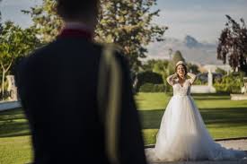 Lebrel ha creado una línea independiente dentro del apartado de trajes de ceremonia: Boda En El Monasterio De La Cartuja Angel Blanco