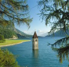 Der stausee ottenstein ist der oberste der drei kampstauseen im niederösterreichischen waldviertel. Graun In Sudtirol Warum Der Blick Auf Den See Im Dorf Hass Auslost Welt