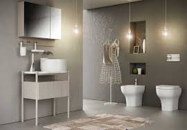 Nell' arredo bagno le idee originali per bagni piccoli e grandi da realizzare sono davvero molteplici basta ingegnarsi un poco e, se si è a corto di idee, consultare in google le immagini fotografiche di bagni per poter trovare decine di idee di facile realizzazione senza troppa difficoltà. Arredamento Bagno Idee Tendenze 2021 Arredare Il Bagno 2021