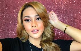 Beberapa bulan lalu, banyak orang menduga aurel hermansyah melakukan operasi plastik. Aurel Hermansyah Cantik Alami Tanpa Make Up Perut Buncit Bikin Netter Salah Fokus