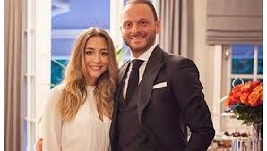 Düşen uçakta bulunan 11 kişi arasında hüseyin başaran tek kızı ve varisi mina başaran'da vardı. Mina Basaran In Eski Nisanlisi Murat Gezer Ile Nazli Carmikli Evleniyor Magazin Haberleri Ntv