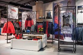 Sportscheck's customer service has been seen to be lacking, rude and ultimately not concerned to help me out with this issue. Sportscheck Filiale Munchen Das Sportgeschaft In Munchen