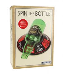 A party game in which the players sit in a circle and spin a bottle in the middle, having to kiss (or perform some other dare with) the person at whom the. Flaschendrehen Spiel Partyspiel Spin The Bottle Trinkspiel