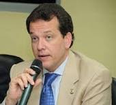 Bisonó propone hacer un frente de relevo en los partidos