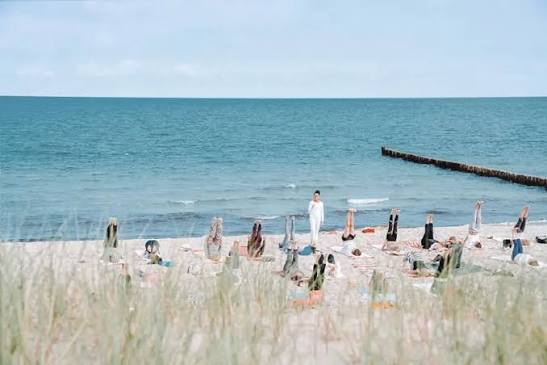 Eure Yoga-Auszeit an der Ostsee | THE GRAND Ahrenshoop
