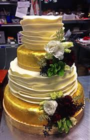 Gold Leaf Wedding Cake Adrienne Co Bakery Hochzeitstorte Hochzeit Torten