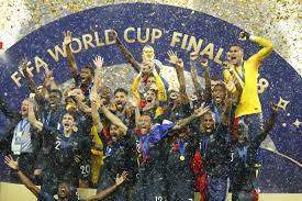 Le monde.frle sélectionneur de l'équipe de france a reconduit le même groupe pour affronter l'allemagne et les pays en ligue des nations, à l'exception du remplacement de mandanda, blessé, par le bordelais costil. La France Championne Du Monde La Presse