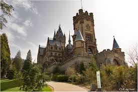 In siebengebirge …bonn, whence the name, are: Impressionen Vom Schloss Drachenburg Auf Dem Drachenfels In Konigswinter Bei Bonn Foto Bild Architektur Schlosser Burgen Profanbauten Bilder Auf Fotocommunity