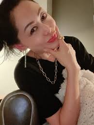 Cassandra see 薛素珊updated their profile picture.