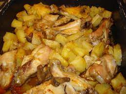 Alette di pollo al forno con patate. Alette Di Pollo Al Forno Con Patate E Funghi