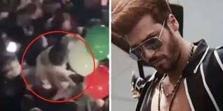 Çiftin samimi anlarını paparaziler yakalandı. Can Yaman E Diletta Leotta Beccati Da Chi Magazine Le Foto Che Confermano Il Flirt