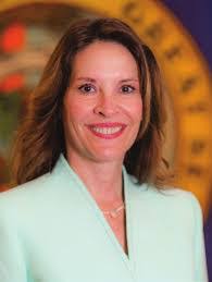 Julie Oberle's Instagram, Twitter & Facebook