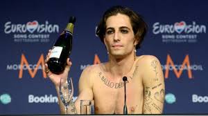 Måneskin is an italian rock band from rome, consisting of lead vocalist damiano david, bassist victoria de angelis, guitarist thomas raggi, and drummer ethan torchio. Italy S Eurovision Song Contest Winner Maneskin Singer Damiano David Tests Negative For Drugs 7news Com Au Guyra Online News