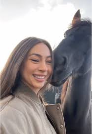 Videos De Jovencitas Besando Caballos