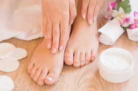 If you are suffering from itchy feet and toes, you might have athlete's foot, a fungal foot infection that may affect up to 70% of adults. Lavender Peppermint Foot Cream Recipe With Essential Oils