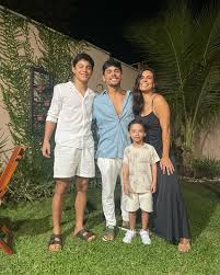 Que sempre exista amor nos recomeços… vamos lá 2025 🍾🥂