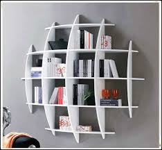 Dan dengan beberapa langkah mudah, ruangan ini dapat berubah menjadi kamar tidur bagi orang tua (dan si kecil yang menyelinap keluar saat malam!). 60 Model Rak Buku Dinding Desain Minimalis Harga 2019