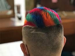 Si la cantidad de canas es menor, es mejor escoger 1 tonos mas claro en tu tinte de cabello estos son situaciones y consejos básicos para escoger tu tinte adecuado, anímate a hacerlo, tu cabello también merece ser consentido, ser rebelde, ser fashion o verse joven. Tinte Y Color Para Hombre En Valencia Pablo Peluqueros