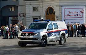 vw amarok austrian police dsc 4672w police cars by country wikimedia commons police cars police vw amarok