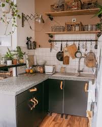 In vielen haushalten dient die küche als zentraler versammlungsort, demnach gehört sie zu den meist benutzten räumen. Upcycling Mit Tafellack Schnell Einfach Und Gunstig Die Kuche Renoviert New Moon Club