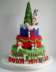 Learn how to make two ways, traditional and paneled fondant using gold paint and a creme brulee torch! 23 Best Fondant Christmas Cake Ideas Christmas Cake Xmas Cake Cupcake Cakes