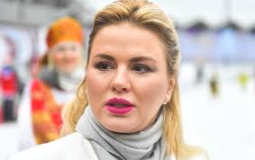 Журналисты связались с дмитрием губерниевым после того, как в сети появились фото, на которых тот запечатлен вместе с певицей анной семенович. U Semenovich I Gubernieva Roman V Seti Poyavilis Neodnoznachnye Foto Novosti Metro