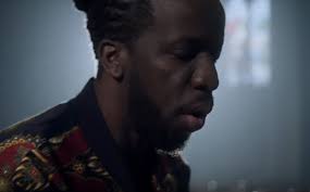 Une vidéo pleine d'amour à découvrir sur aficia ! Youssoupha Sort L Emouvant Clip De Par Amour