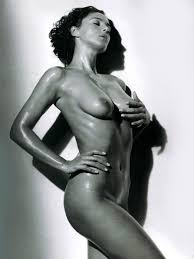 Monica Bellucci 赤裸 in Early Films - 罕见的 镜头 来自 1991