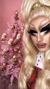 Trixie and her Ru tree 😆 : r/rupaulsdragrace