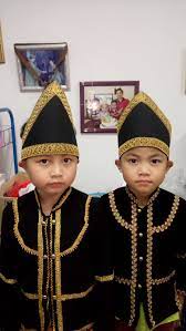 Ia dibawa ke malaysia melalui imigran tamil muslim yang telah lama menetap di negara ini. My Little Journey Mom Stella S Collection Sewa Baju Tradisi Sabah Sarawak Di Kuala Lumpur