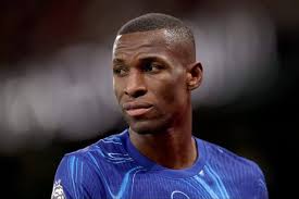 Ornstein]: Chelsea a fait savoir au Bayern Munich qu'ils n'allaient pas  donner suite au prêt de Nicolas Jackson et lui ont demandé de revenir à  Londres après la blessure de Liam Delap. :