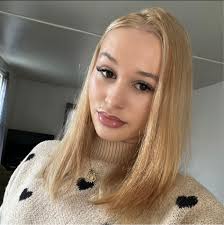 Savannah Madison's Instagram, Twitter & Facebook