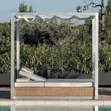 Myoutdoorplans has another daybed project, which is a different approach to anything you have seen so far. Point Sunset Modern Wicker Outdoor Daybed Homeinfatuation Com