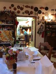 Situated 25 km from parco cavour in bardolino, san colombano suites features a safe deposit box, a car park and a vending machine throughout the venue. Trattoria San Colombano Bardolino Restaurant Bewertungen Telefonnummer Fotos Tripadvisor